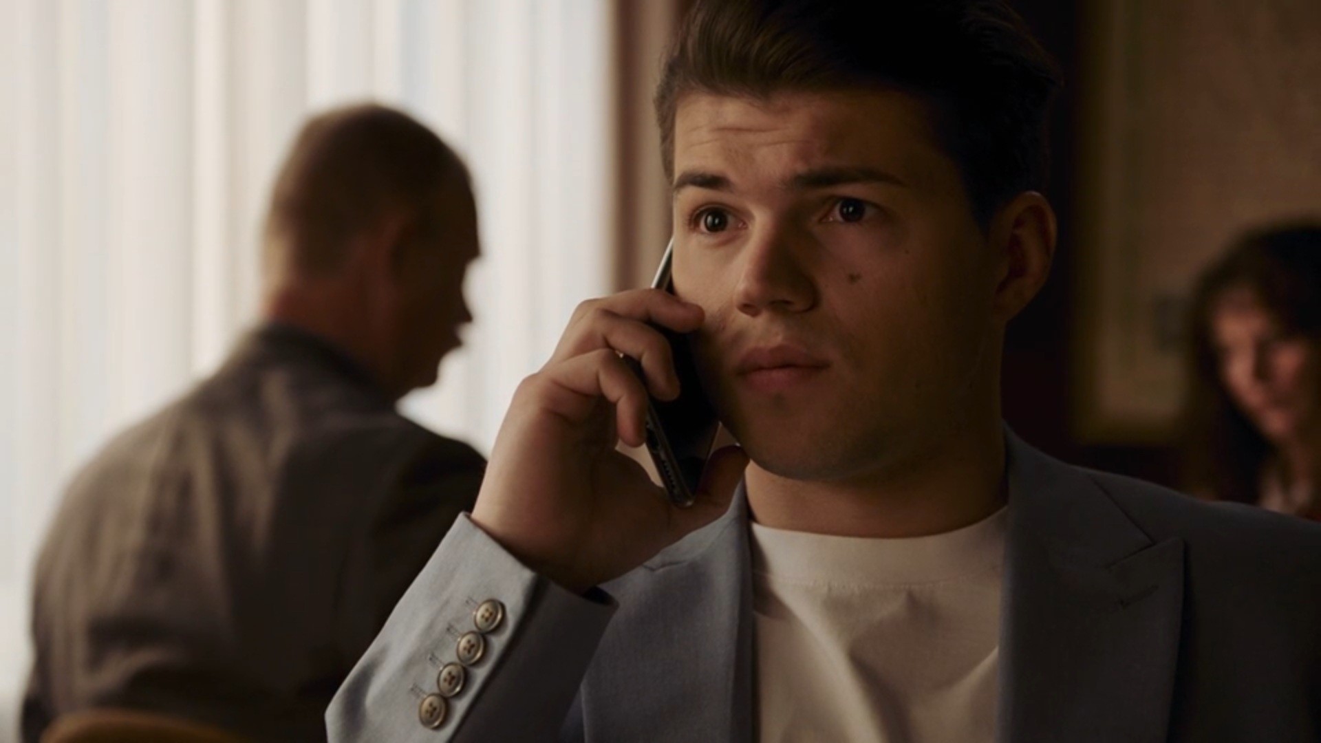 Valentijn ontdekt dat Henriette buiten hem om handelt